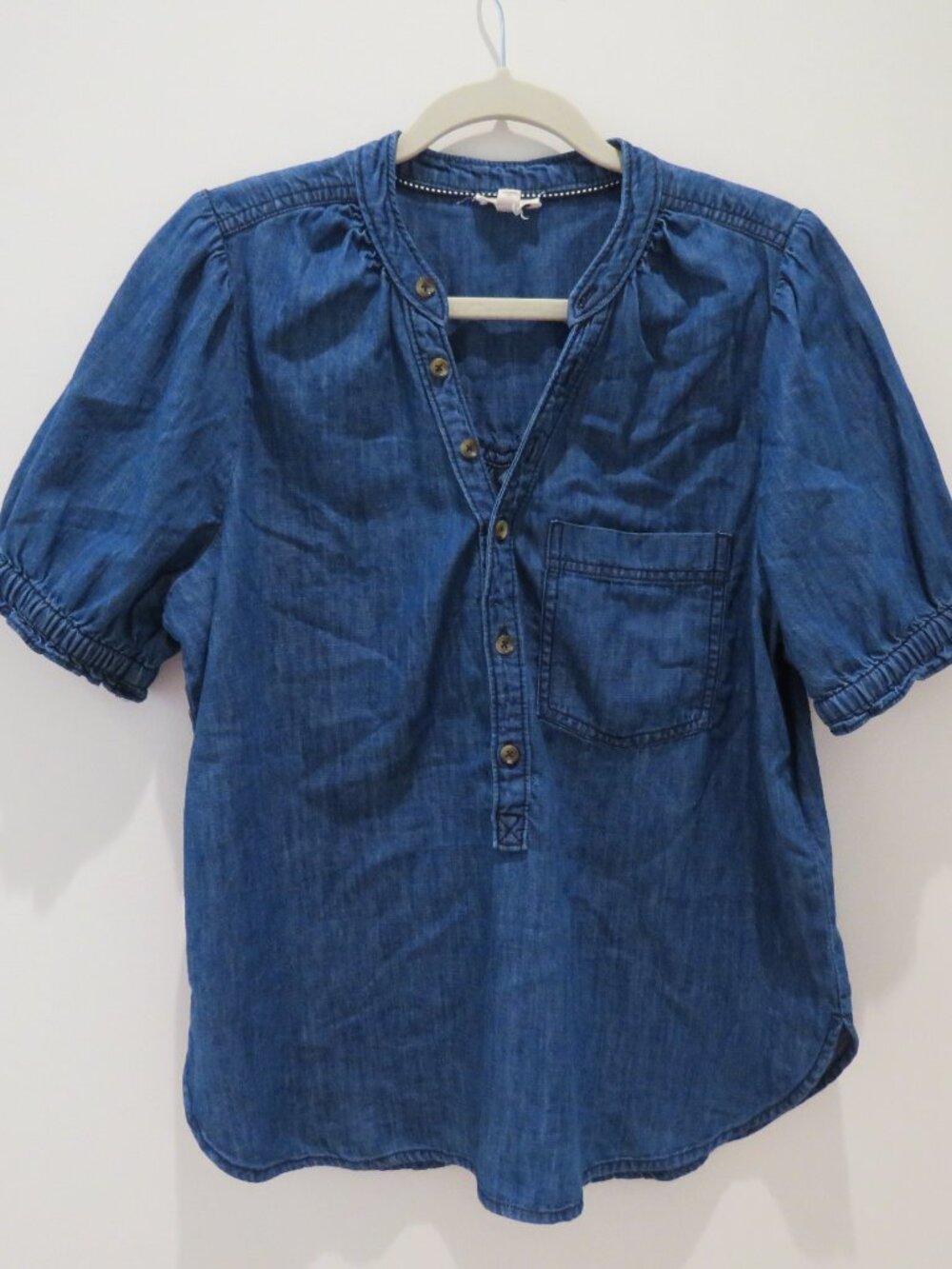 ANTHROPOLOGIE PILCRO Aly Denim Puff-Sleeve Blouse Top Medium Preppy Casual - Picture 3 of 13